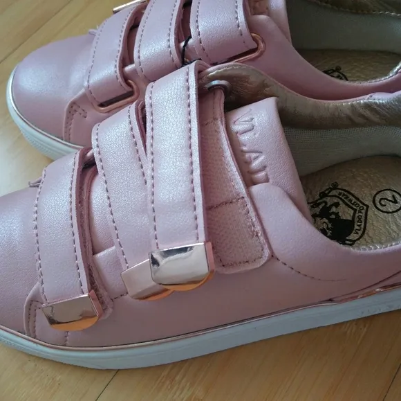 -NEW- Vlado Little Girl's Mila Sneakers 2