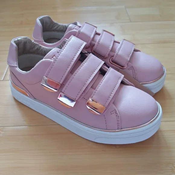 -NEW- Vlado Little Girl's Mila Sneakers 2