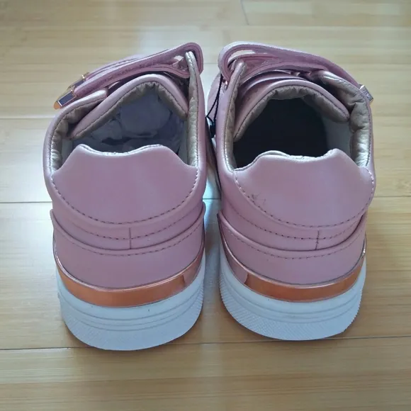 -NEW- Vlado Little Girl's Mila Sneakers 2