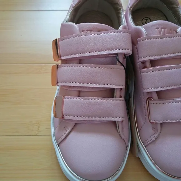 -NEW- Vlado Little Girl's Mila Sneakers 2