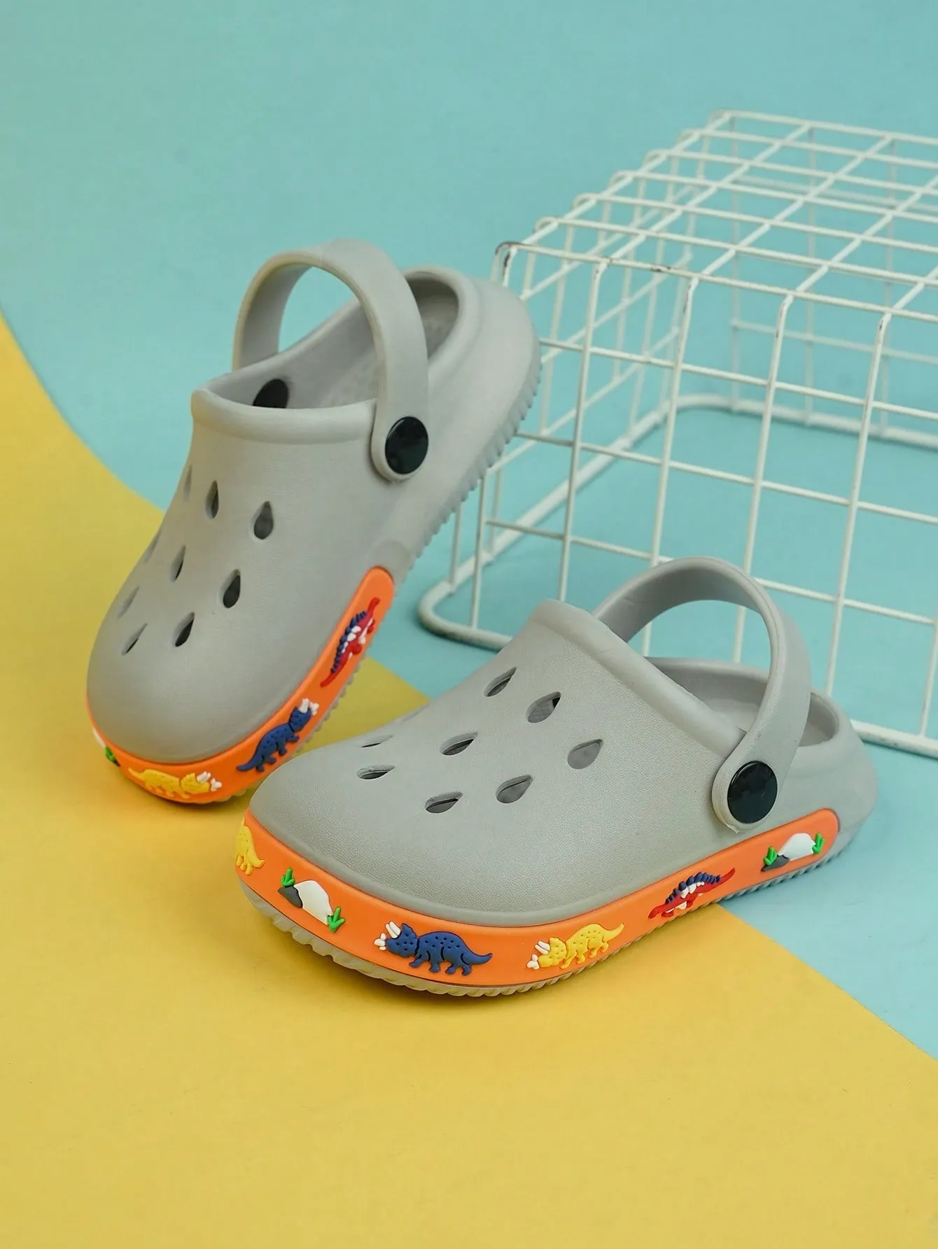 1pair Boys Hollow Out Design Cartoon Pattern Anti-slip Vented Clogs - FD
