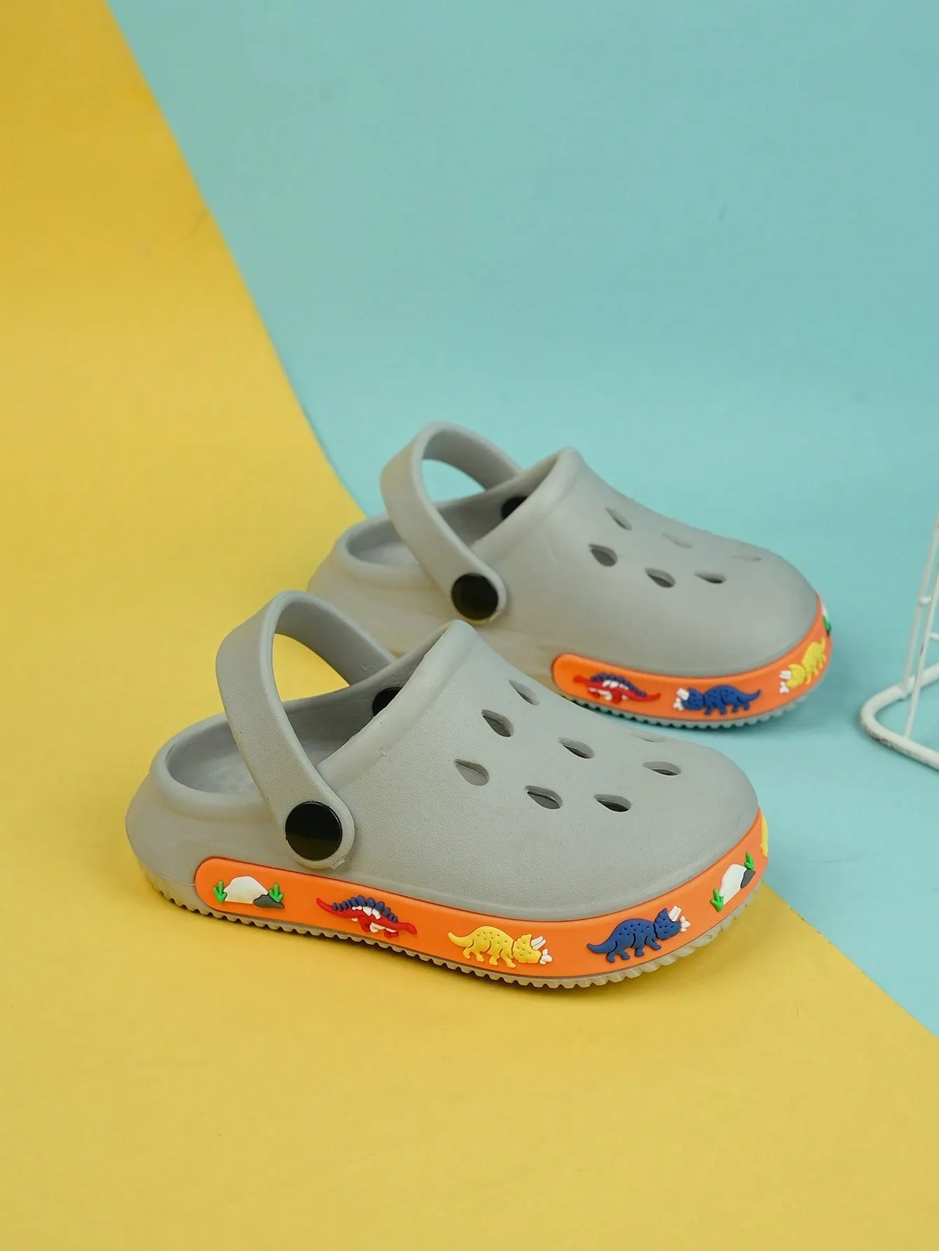 1pair Boys Hollow Out Design Cartoon Pattern Anti-slip Vented Clogs - FD