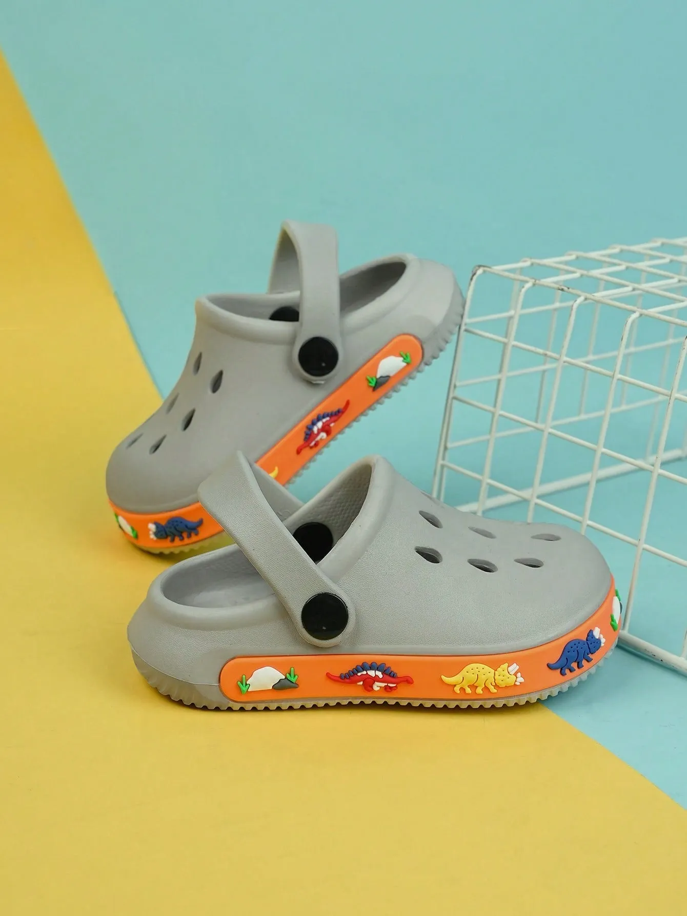1pair Boys Hollow Out Design Cartoon Pattern Anti-slip Vented Clogs - FD