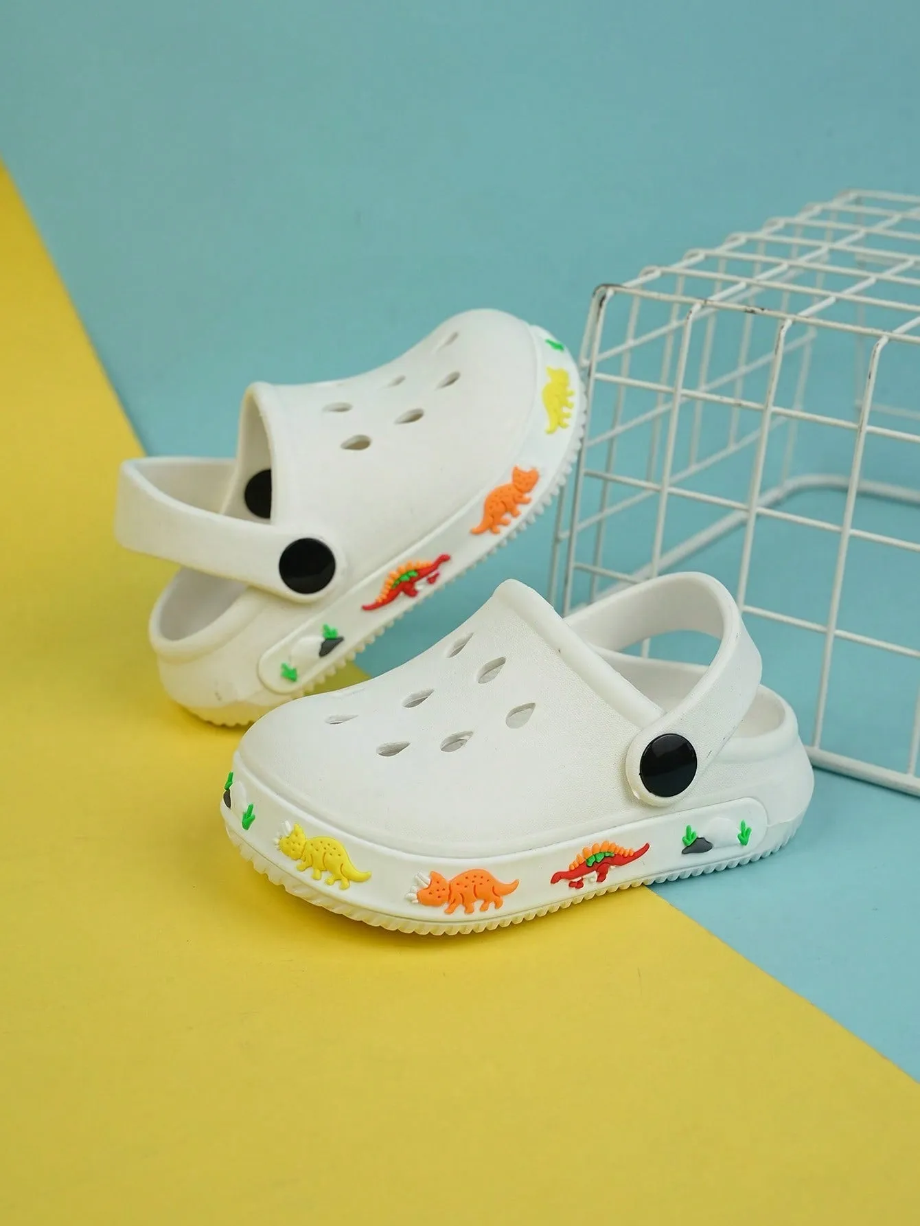 1pair Boys Hollow Out Design Cartoon Pattern Anti-slip Vented Clogs - FD