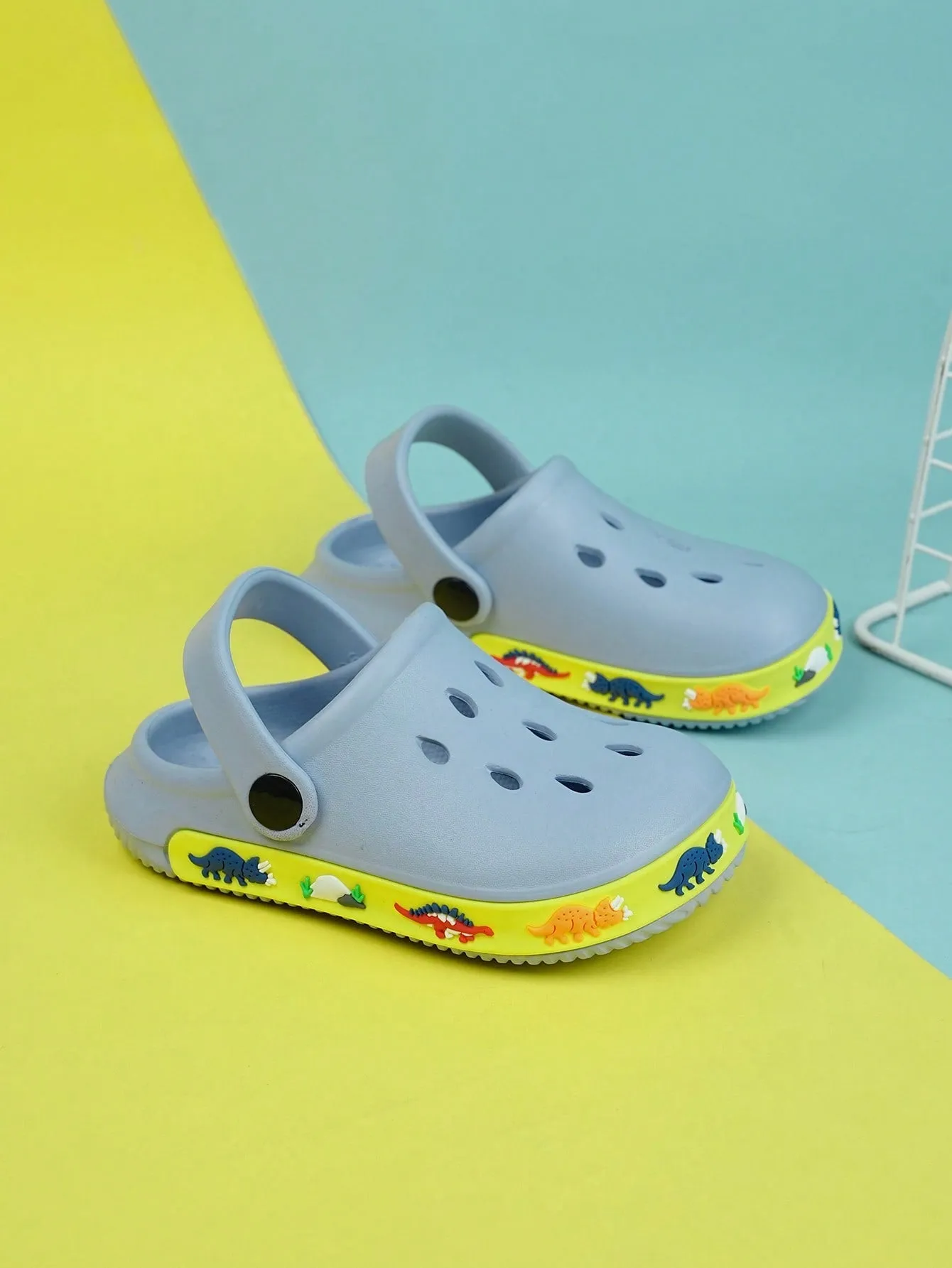 1pair Boys Hollow Out Design Cartoon Pattern Anti-slip Vented Clogs - FD