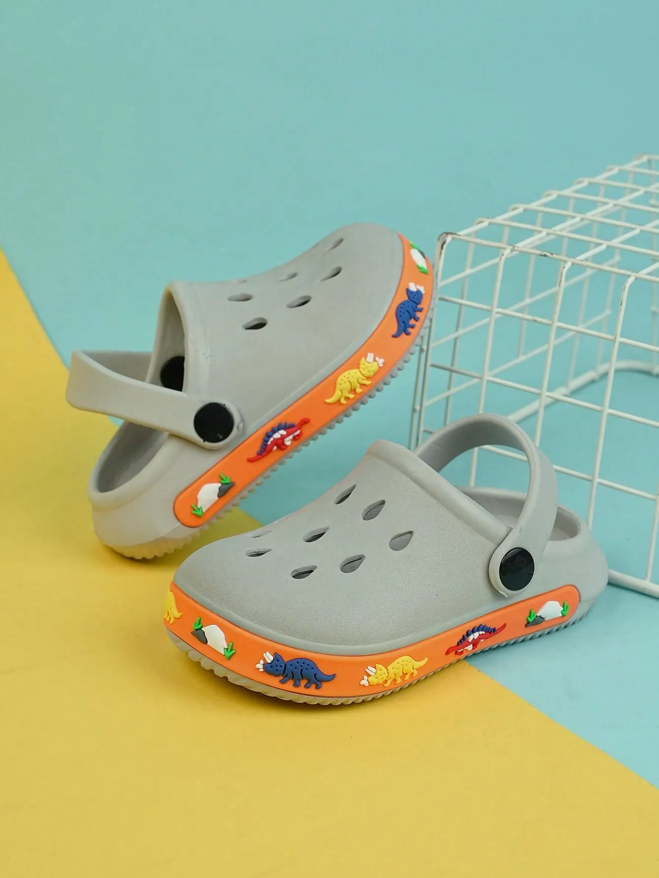 1pair Boys Hollow Out Design Cartoon Pattern Anti-slip Vented Clogs - FD