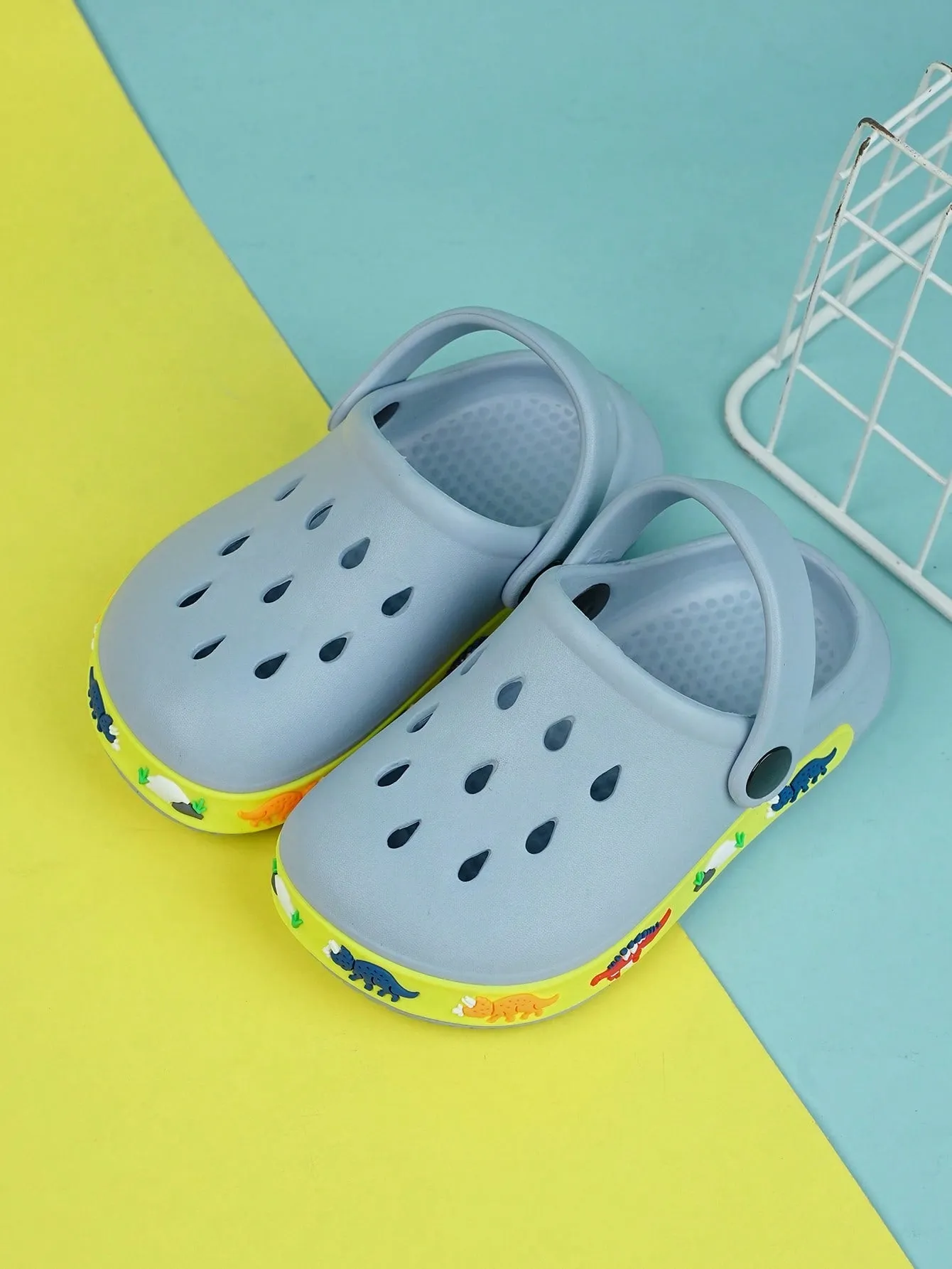 1pair Boys Hollow Out Design Cartoon Pattern Anti-slip Vented Clogs - FD