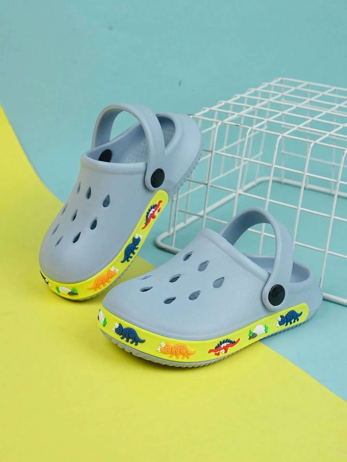 1pair Boys Hollow Out Design Cartoon Pattern Anti-slip Vented Clogs - FD