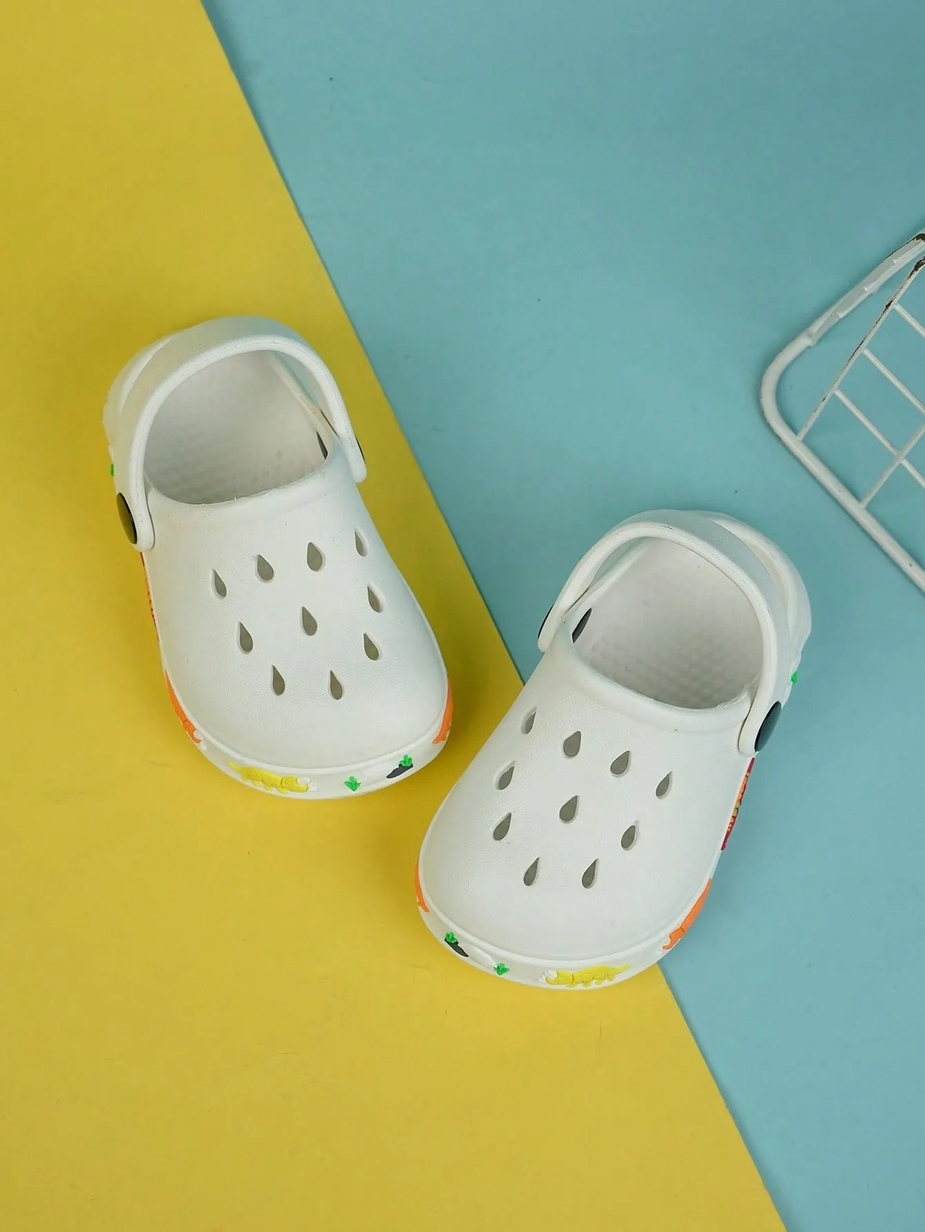 1pair Boys Hollow Out Design Cartoon Pattern Anti-slip Vented Clogs - FD