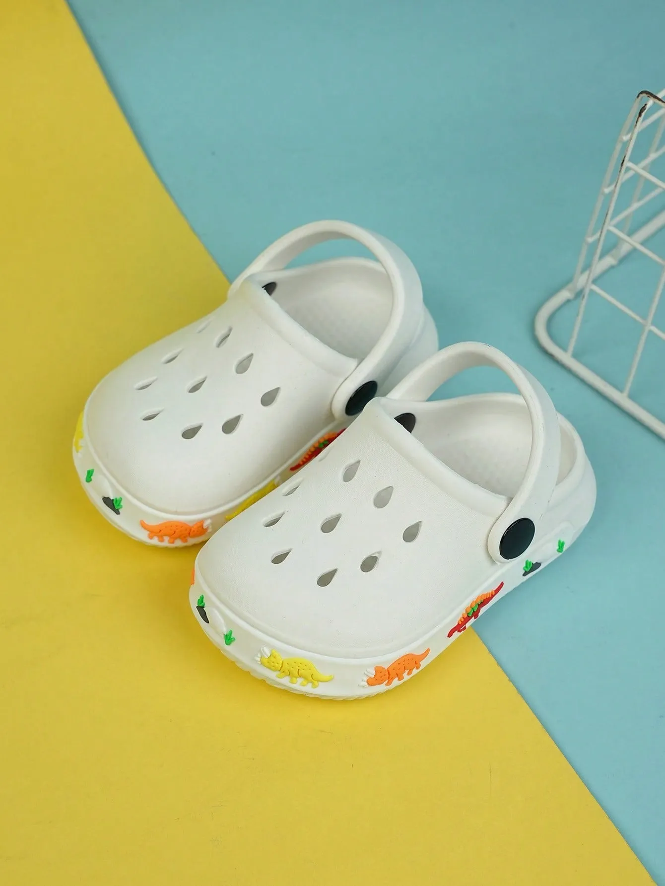 1pair Boys Hollow Out Design Cartoon Pattern Anti-slip Vented Clogs - FD