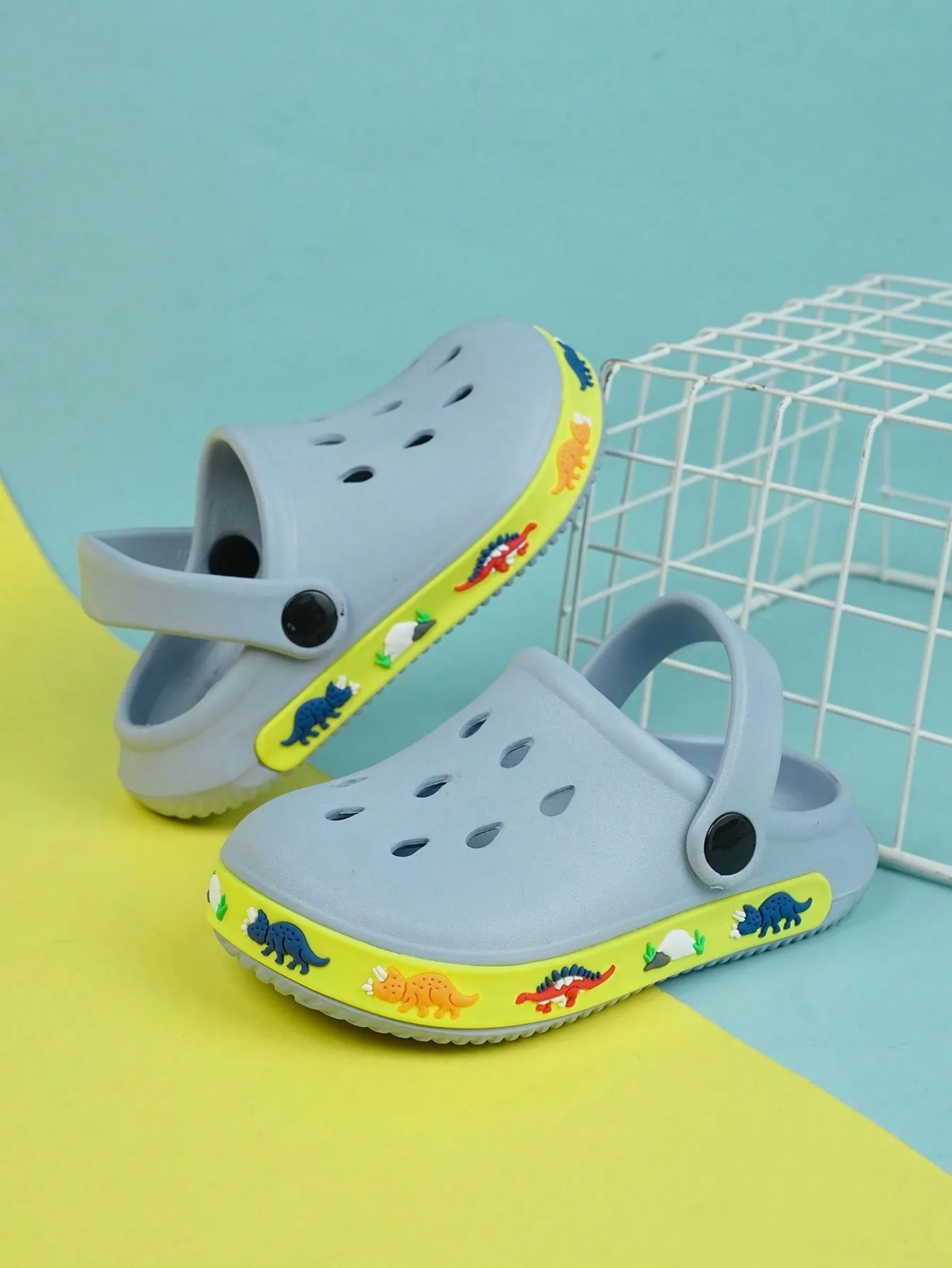 1pair Boys Hollow Out Design Cartoon Pattern Anti-slip Vented Clogs - FD
