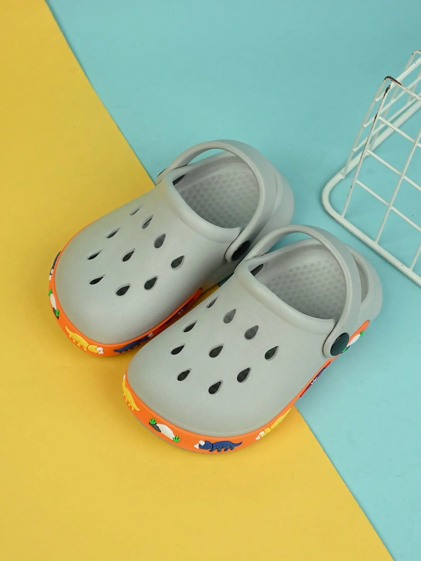 1pair Boys Hollow Out Design Cartoon Pattern Anti-slip Vented Clogs - FD