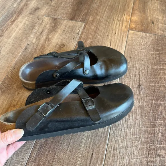 Birkenstock Birkis black criss cross strap mule clogs size 41/ 10