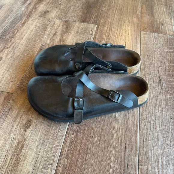 Birkenstock Birkis black criss cross strap mule clogs size 41/ 10