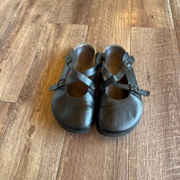 Birkenstock Birkis black criss cross strap mule clogs size 41/ 10