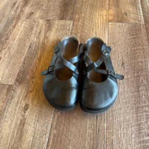 Birkenstock Birkis black criss cross strap mule clogs size 41/ 10