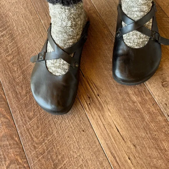 Birkenstock Birkis black criss cross strap mule clogs size 41/ 10