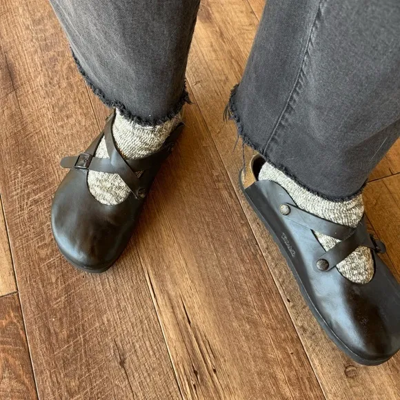 Birkenstock Birkis black criss cross strap mule clogs size 41/ 10
