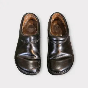 Birkenstock Vintage Black Leather Clogs