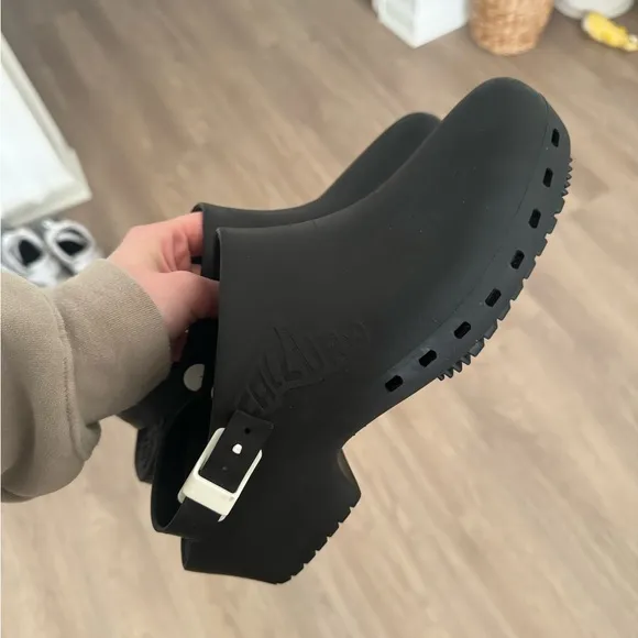 Black Calzuro Clogs