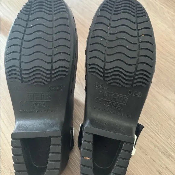 Black Calzuro Clogs