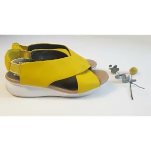 Camper pre-owned yellow low platform sandals size 40
