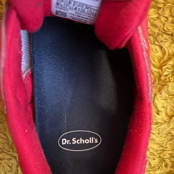 Classic Retro-Style Red Reebok’s Classic Tennis Shoes