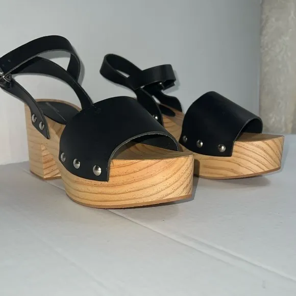 COPY - Intentionally Blank Tula Clog in Black Size 9