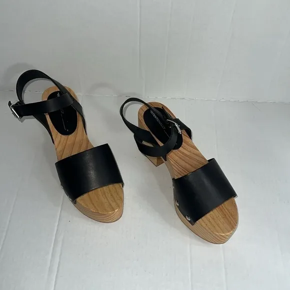 COPY - Intentionally Blank Tula Clog in Black Size 9