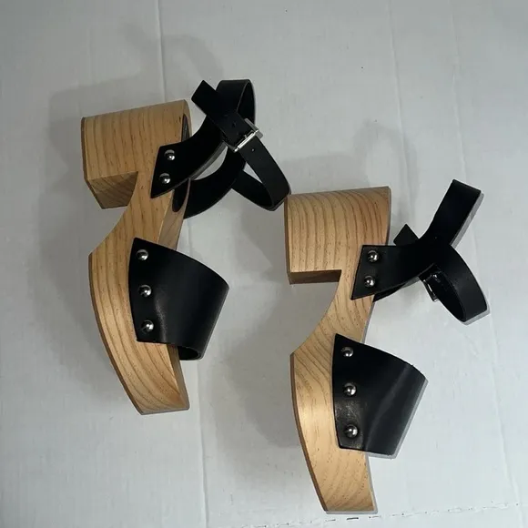 COPY - Intentionally Blank Tula Clog in Black Size 9