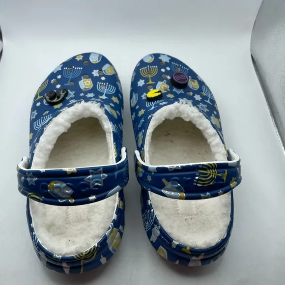Crocs Hanukka kids faux fur lined clogs size 3Y