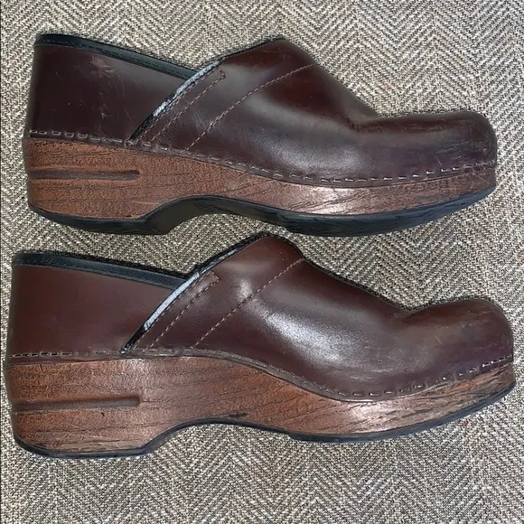 EUC Dansko Clogs Size 39.