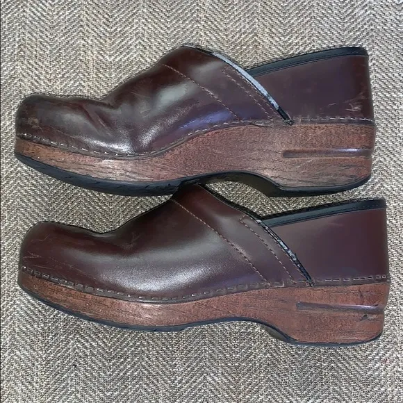 EUC Dansko Clogs Size 39.