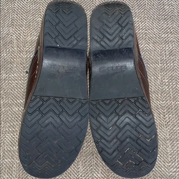 EUC Dansko Clogs Size 39.