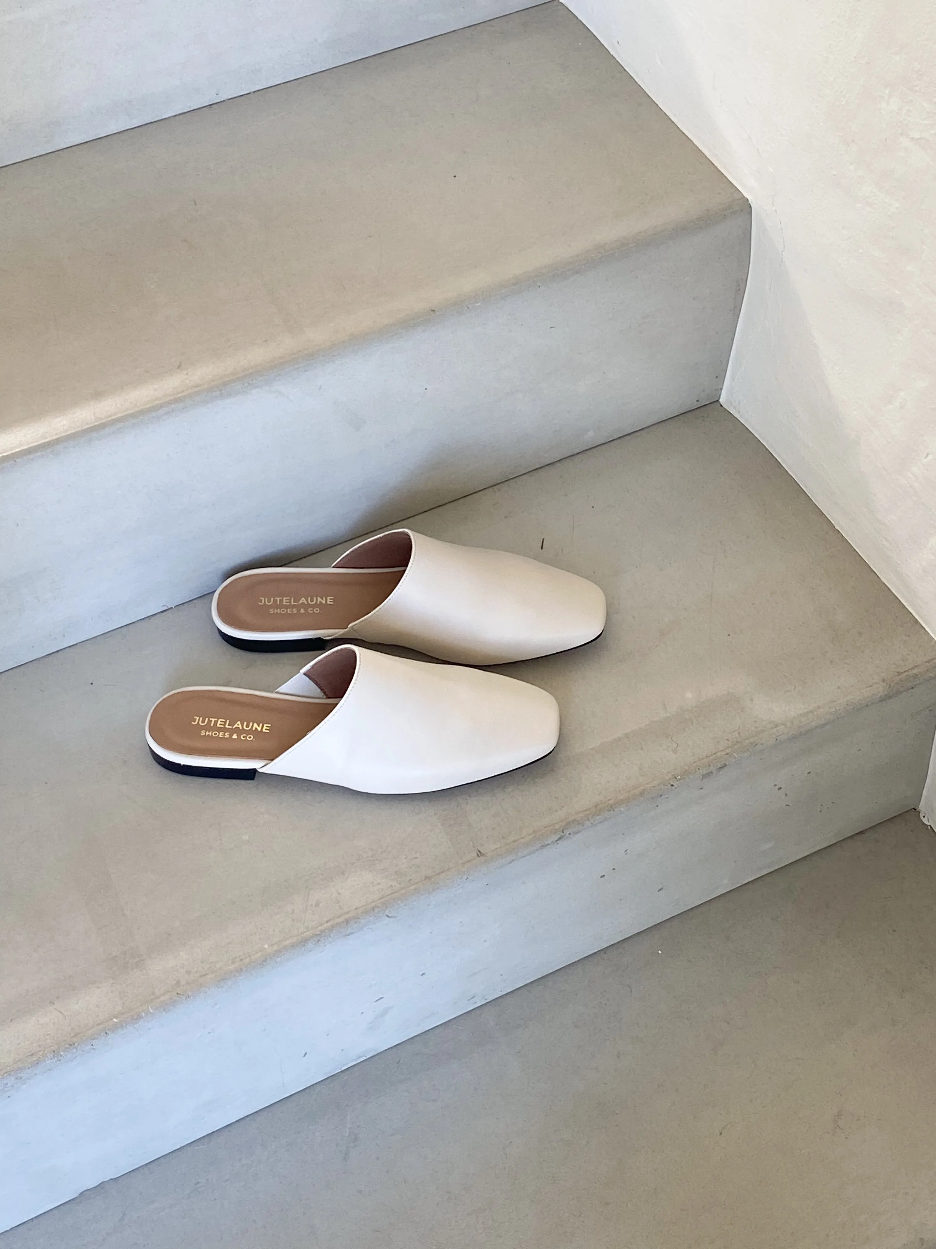 Greta Ivory Mule
