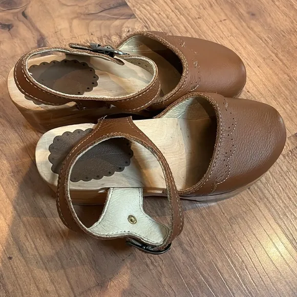 Hannah Andersson Brown Leather Clogs Kids Euro Size 35