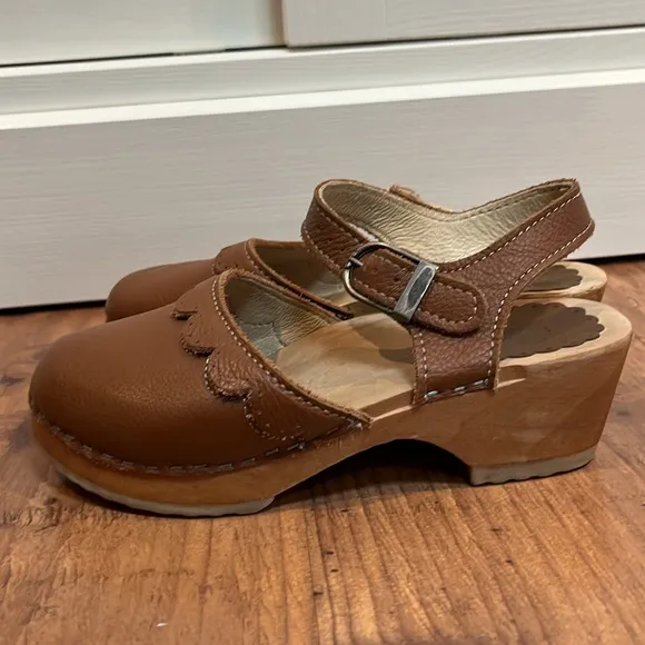 Hannah Andersson Brown Leather Clogs Kids Euro Size 35