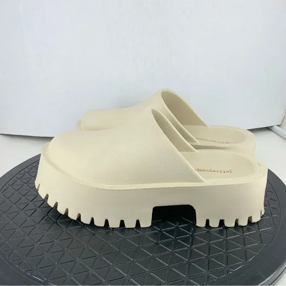 Jeffrey Campbell Clogs Women Size 8 Shoes Cream White Rubber Mules Chunky Sole