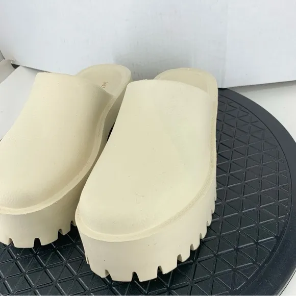 Jeffrey Campbell Clogs Women Size 8 Shoes Cream White Rubber Mules Chunky Sole