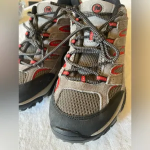 Merrell Men’s Moab Hiking Shoes Size 10.5 Charcoal with Red NWOB - No Wear