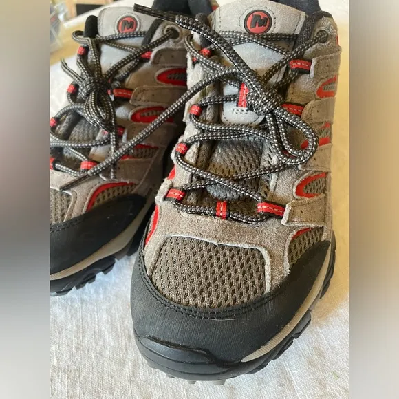 Merrell Men’s Moab Hiking Shoes Size 10.5 Charcoal with Red NWOB - No Wear
