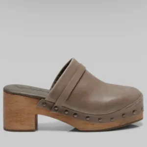 NEW Free People Calabasas Studded Leather Wooden Platform Clogs 37.5 7.5 Taupe