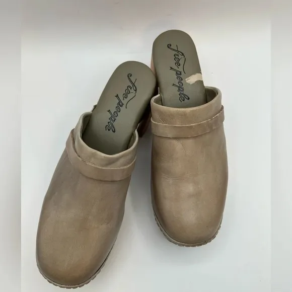 NEW Free People Calabasas Studded Leather Wooden Platform Clogs 37.5 7.5 Taupe