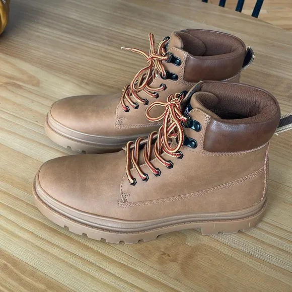 NEW! Steve Madden Glixxo Combat Lace Up Boots