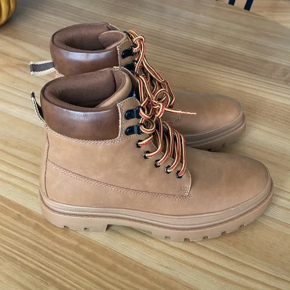 NEW! Steve Madden Glixxo Combat Lace Up Boots