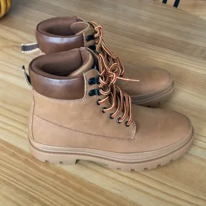 NEW! Steve Madden Glixxo Combat Lace Up Boots