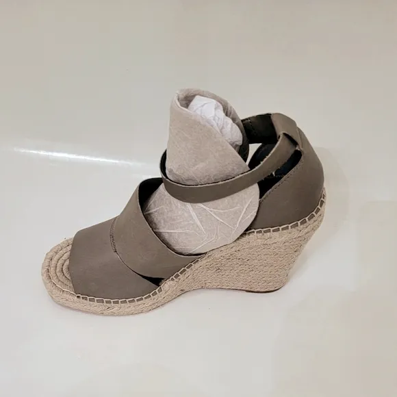 New- TREASURE &amp;  BOND Gray Platform &quot;Sannibel&quot; Wedge Sandals Sz 9. 5
