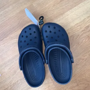 NWT Crocs Classic Clogs - Navy Blue, Junior’s 5