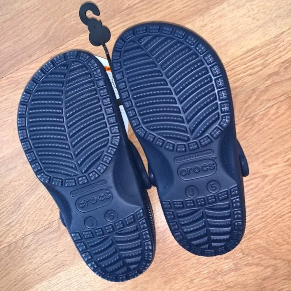 NWT Crocs Classic Clogs - Navy Blue, Junior’s 5