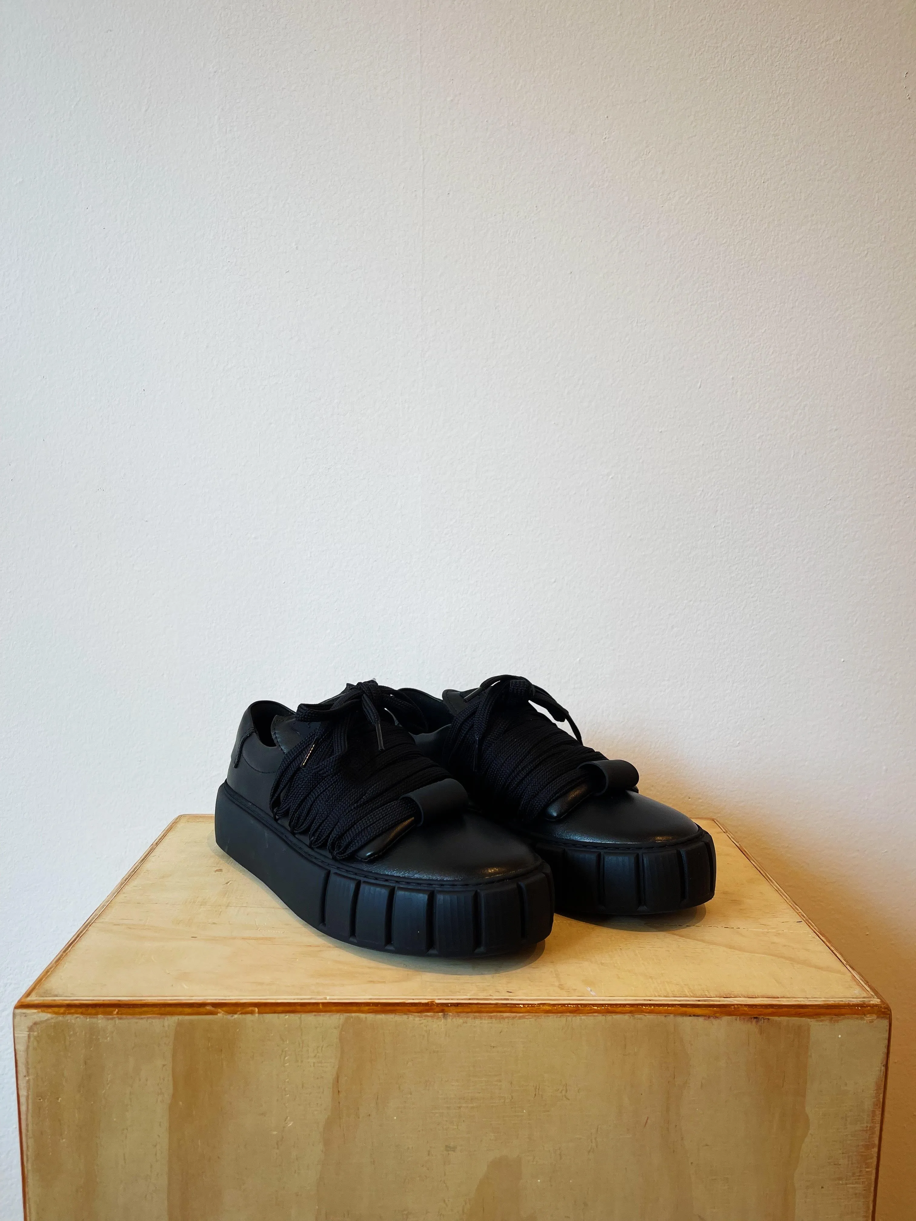 Primury Wired Black